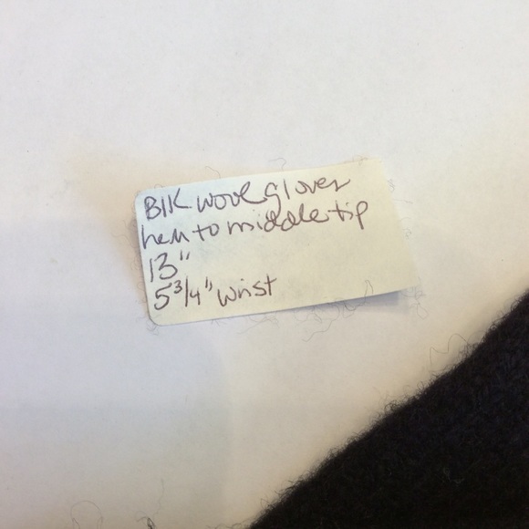 Wool Black Gloves - Picture 3 of 3